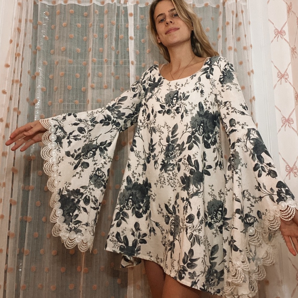Beautiful floral angel sleeve dress